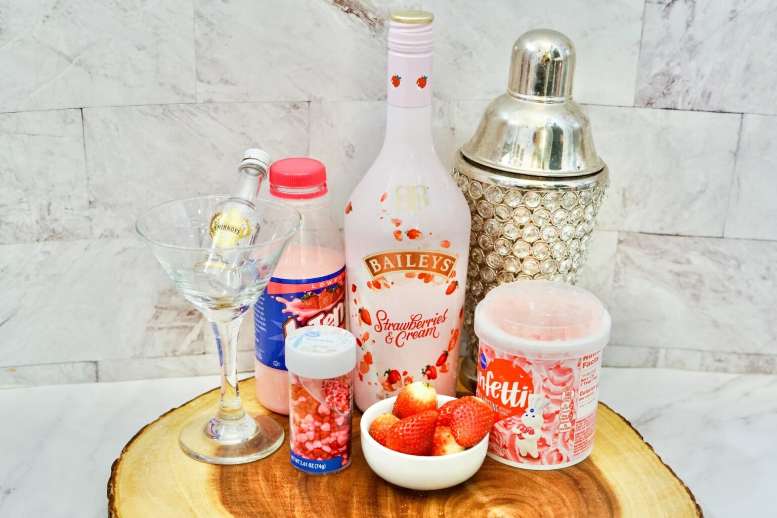 Baileys Strawberries And Cream Martini Cocktails And Appetizers