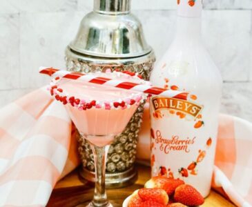 cropped-Baileys-Strawberries-and-Cream-Martini-Cocktail.jpg